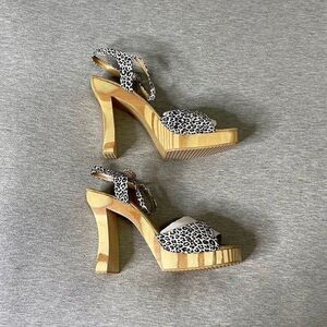 Frederick's of Hollywood Women's Vintage Courts Pump Wooden Heels